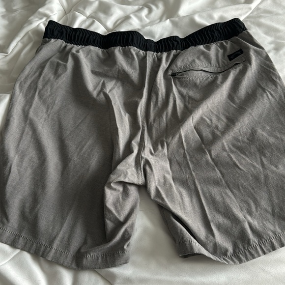 Billabong hybrid shorts. Size XL. In great condition. Light grey - Picture 4 of 5